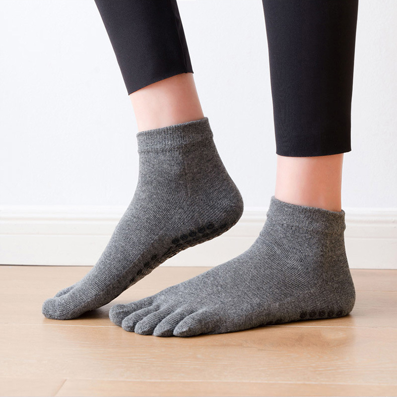 Anti-Slip Women Pilates Socks  - مراجعة Grip Sock Yoga وسعره